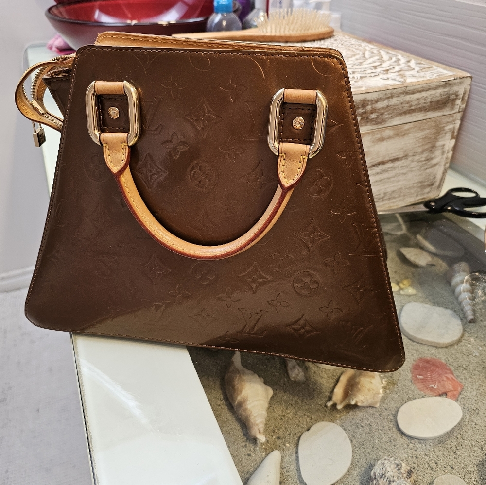 AUTHENTIC PRE-LOVED LOUIS VUITTON FORSYTH BRONZE MONOGRAM VERNIS HANDBAG